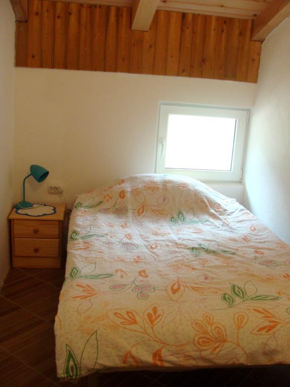 Kamp Rut Hostel Кобарид Стая снимка