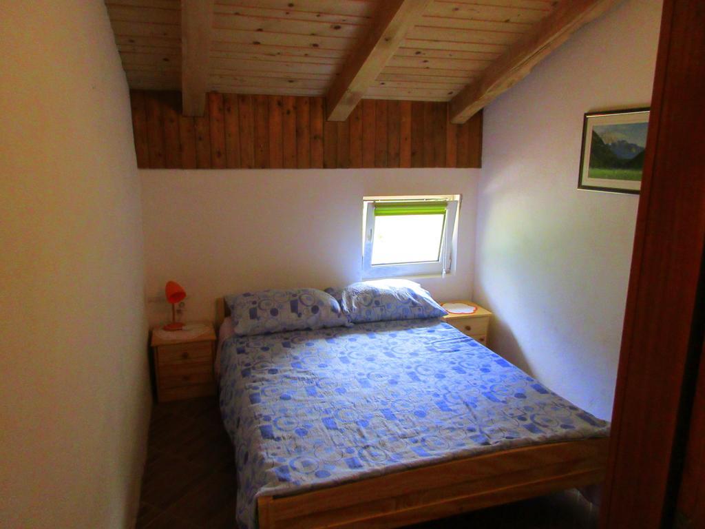 Kamp Rut Hostel Кобарид Екстериор снимка
