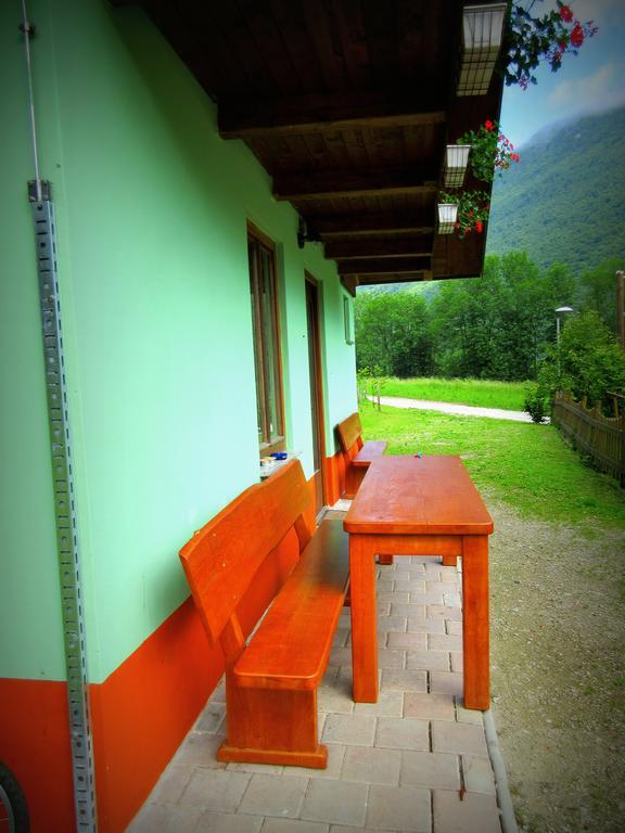 Kamp Rut Hostel Кобарид Екстериор снимка