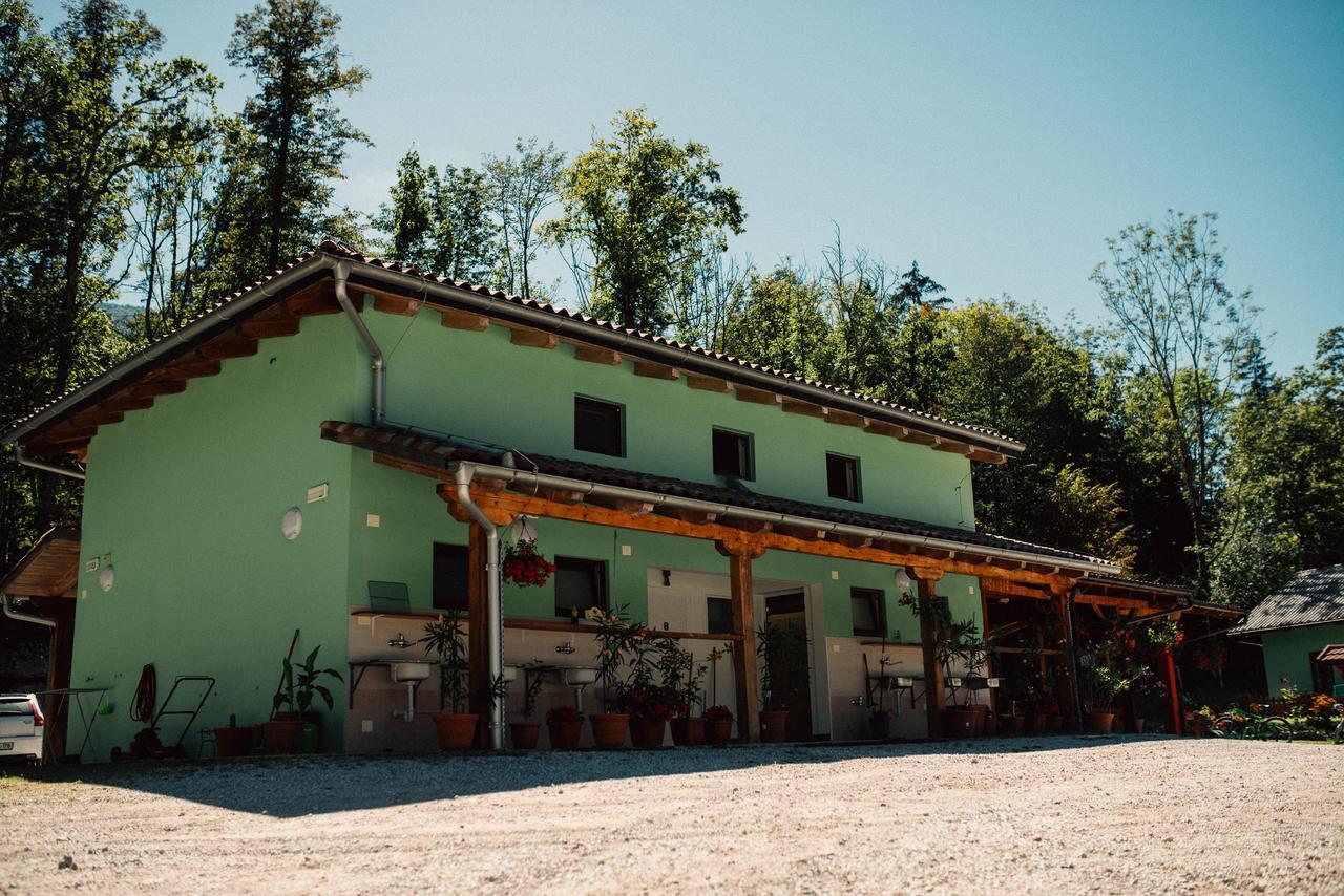 Kamp Rut Hostel Кобарид Екстериор снимка